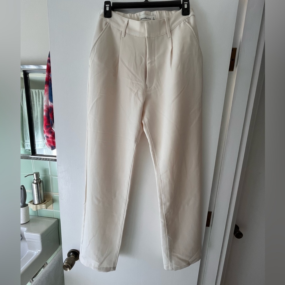 Abercrombie Tailored Straight Leg Pant - Small
